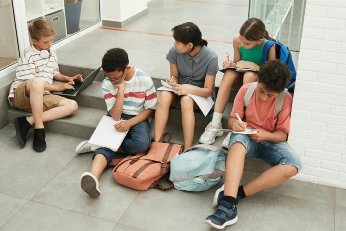 Kam po základní škole? Výstavy v Ostrově, Chebu a Sokolově poradí žákům i rodičům