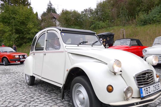 Cílové jízdy Slováckého Veteran Car Clubu se zúčastnilo přes 60 veteránů