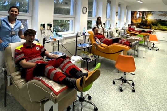 Záchranáři v Ostravě darovali krev, chtějí inspirovat další dárce