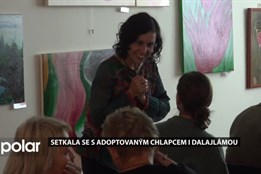 Po osmi letech se setkala s adoptovaným chlapcem i dalajlámou