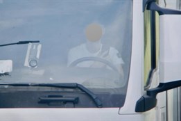 Už nejen překročení rychlosti. Řidiči při dopravní akci platili za používání telefonu při jízdě