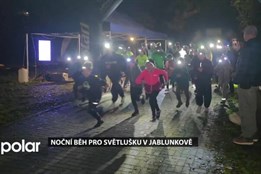 V jablunkovském Městském lese se večer běželo na podporu Světlušky
