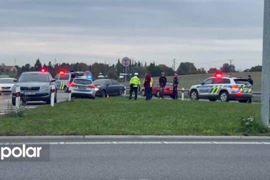 Polští policisté pronásledovali Čecha do Opavy, kde boural na kruhovém objezdu