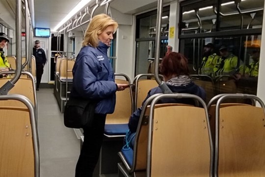 Plno lidí stále jezdí v ostravské MHD stále načerno