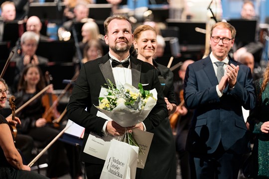Šéfdirigent zlínské filharmonie Robert Kružík získal prestižní Cenu sira Charlese Mackerrase