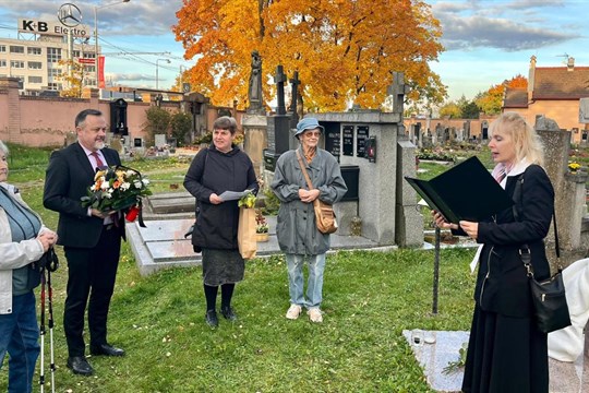 Plzeň zřídila na svých hřbitovech Hroby v dáli a propojila je křížovou cestou