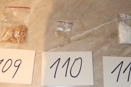 Muž a žena z Orlové obviněni z distribuce marihuany a pervitinu