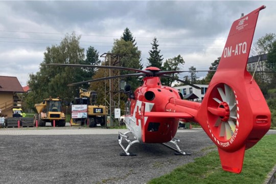 Záchranáři bojovali o život muže z Jablunkova po pádu z výšky