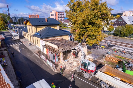 Ikonický bufet u vlakového nádraží v Rožnově šel k zemi