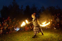 Včelaři pořádali oblíbenou dětskou halloweenskou párty i s ohňovou show