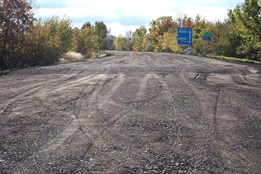 Po 50 letech se opravuje silnice v Dolním Újezdu. Řidiče čekají objížďky a zpoždění