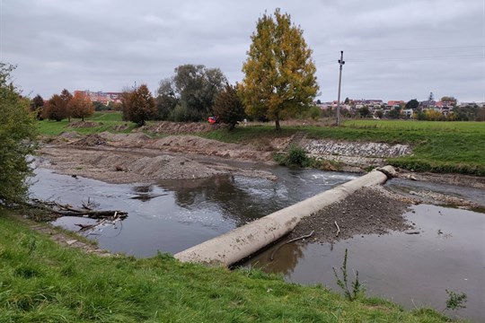 Povodí Moravy opravuje splav na Dřevnici, který poničily loňské povodně