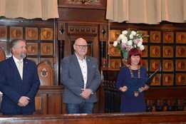 Prostějov ocenil dárce krve: Medaile za desítky odběrů převzali hrdinové života