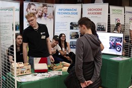 Na veletrhu se představilo sedmdesát středních škol