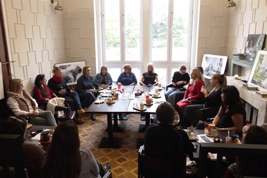 Výstava K smrti dobrý kafe pojednává o péči na konci života