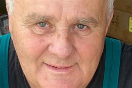 Zemřela závodnická legenda Richard Vojík, uhořel při požáru dílny v Klatovech