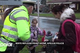 Berte reflexní prvky vážně, apeluje na chodce policie