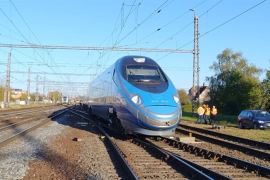Polské Pendolino vjelo ve Studénce do cesty vlaku Českých drah