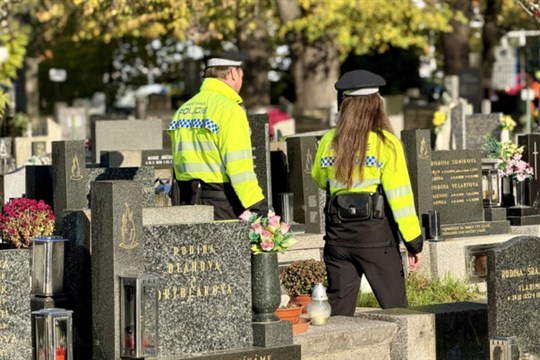 Bezpečí a klid o Dušičkách zajistí strážníci
