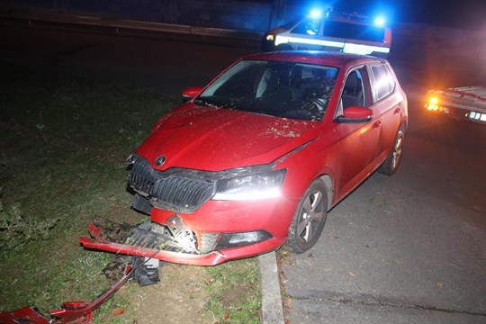 Mladík řídil ve Zlíně pod vlivem a bez řidičáku. Dva spolujezdci po nehodě utekli