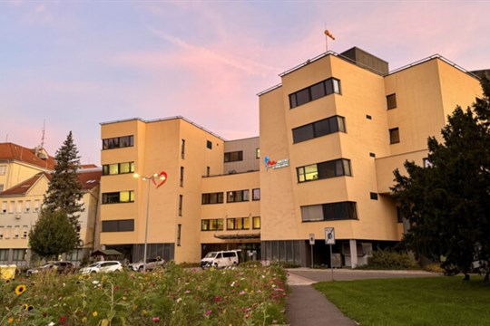 Starší muž se zastřelil v budově Nemocnice ve Frýdku-Místku