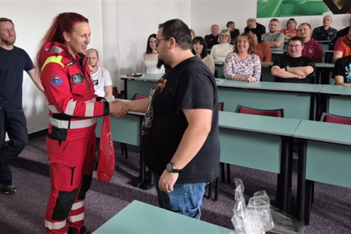 Zachránil život svému dědečkovi. Záchranná služba předala ocenění