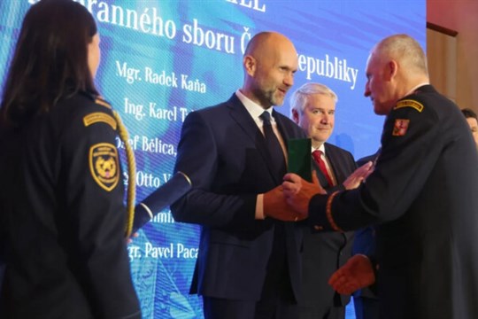 Hejtman Bělica převzal Čestnou medaili HZS ČR. Ocenění byli i hasiči z MS kraje