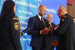 Hejtman Bělica převzal Čestnou medaili HZS ČR. Ocenění byli i hasiči z MS kraje