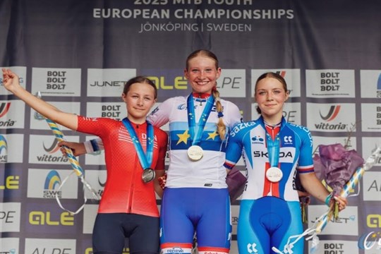 Evropské zlato a domácí double: mladí cyklisté Škubalová a Měřínský zářili