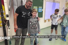 Olympijský medailista Jaroslav Sakala přiblížil žákům opavské ZŠ Vrchní svět skoků na lyžích