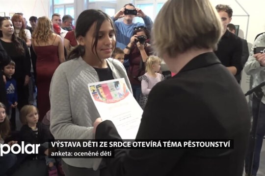 Výstava Děti ze srdce v Opavě propojuje umění a osvětu v oblasti náhradní rodinné péče