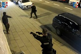 Ozbrojený muž útočil na policisty v Olomouci – dramatický zásah s nožem v ruce