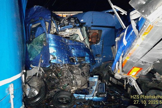 Aktualizováno: Vážná nehoda zablokovala dálnici D5 na Tachovsku