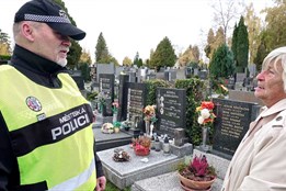 Památka zesnulých: strážníci posílí dohled na hřbitovech
