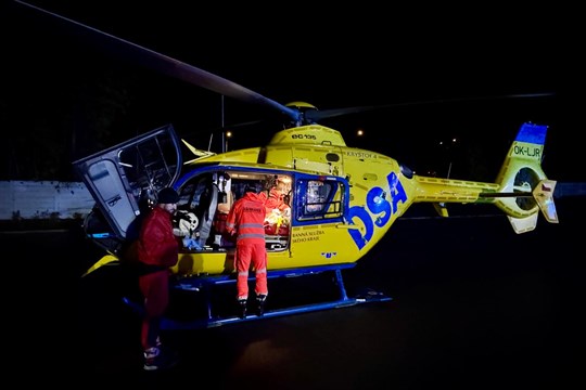 Noční výbuch v Uherském Brodě: Pro vážně popáleného muže letěl vrtulník