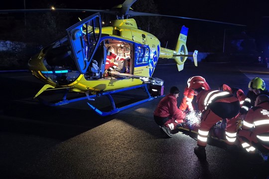 Noční výbuch v rodinném domě v Uherském Brodě: Na místě bylo několik zraněných, zasahoval i vrtulník