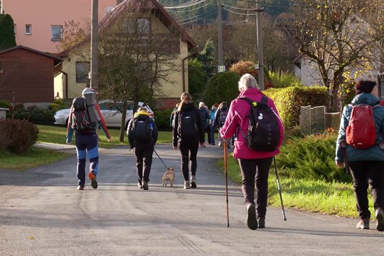 Klub českých turistů vyrazil s hejtmanem na vycházku na Klášťov