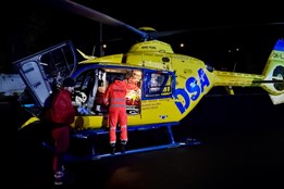 Noční výbuch v Uherském Brodě: Jeden muž utrpěl vážné popáleniny, letěl pro něj vrtulník