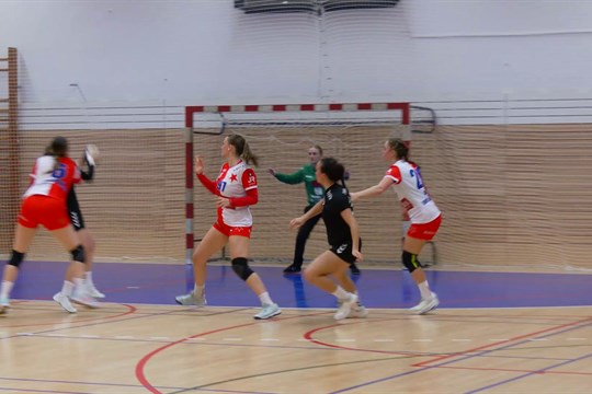 Premiéra na nové palubovce vyšla, házenkářky Kunovic přehrály pražskou Slavii