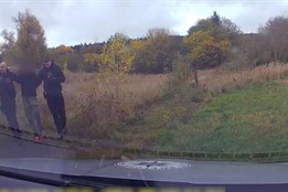 Cizinec s platným zákazem řízení prchal před policisty. Skončil ve vazbě