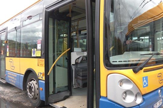 Povolání řidiče trolejbusů už není jen mužskou doménou