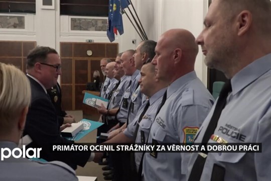 Primátor ocenil strážníky za věrnost a dobrou práci. Někteří už slouží 30 let