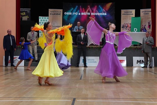 Na tanečním parketu v Lužicích se představilo přes 300 soutěžících 