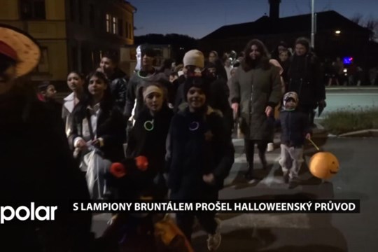 S lampiony Bruntálem prošel Halloweenský průvod