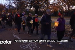 Karvinští senioři oslavili Halloween pochodem se světýlky a společným posezením
