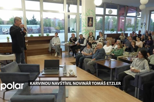 Karvinou navštívil novinář Tomáš Etzler, v knihovně promítal i svůj film Nebe