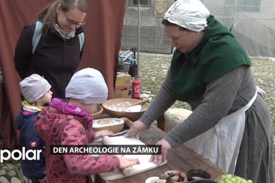 Den archeologie na bruntálském zámku poučil, pobavil i uvedl do středověku