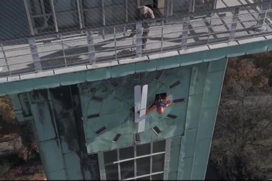 Ručičky hodin budou zase jako nové. Repasi si vyžádaly neony