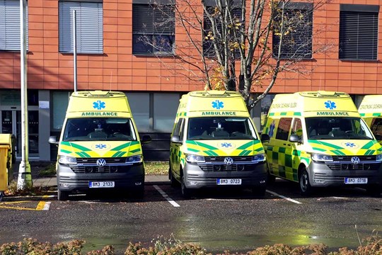 Hejtmanství posílilo záchranáře – vyjíždějí v nových sanitkách