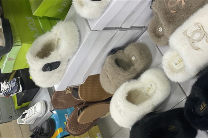 Celníci zadrželi padělky známých značek za miliony korun